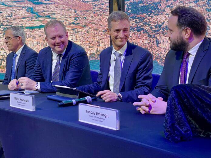 IMG_2128 Boeing scores big at Dubai Airshow's open