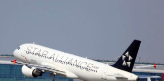 Star Alliance celebrates 25 years Star Alliance Livery ZH 696x464 1